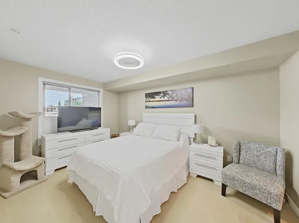 3715 Whitelaw Ln NW #117, Edmonton, AB T6W 2C3