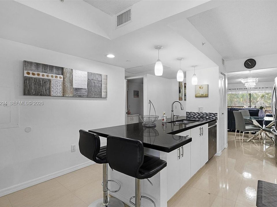 1st image of 900 SW 142nd Ave APT 306L