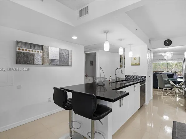 900 SW 142nd Ave APT 306L, Pembroke Pines, FL 33027