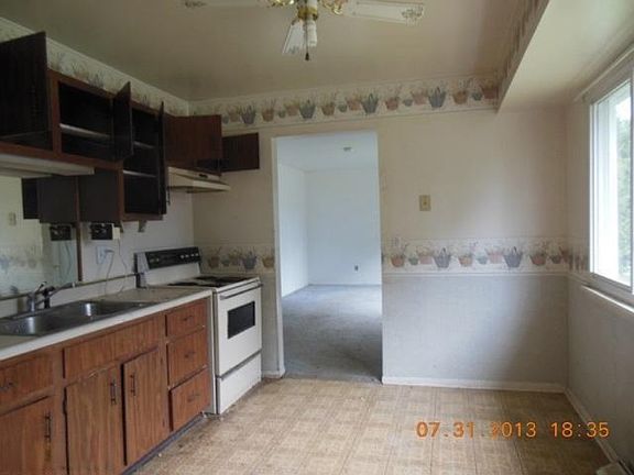 3rd image of 362 SE Donna Dr