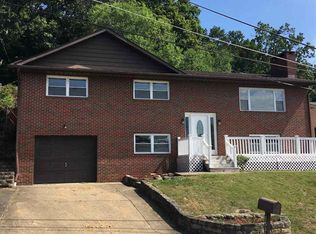 1532 Greenbrier Dr, Huntington, WV 25704