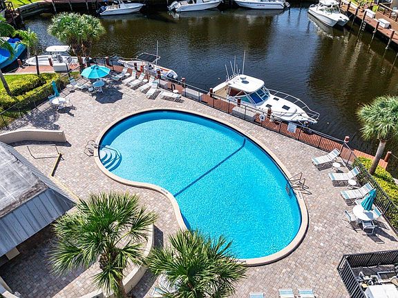 4th image of 8 N ROYAL PALM Way #6040