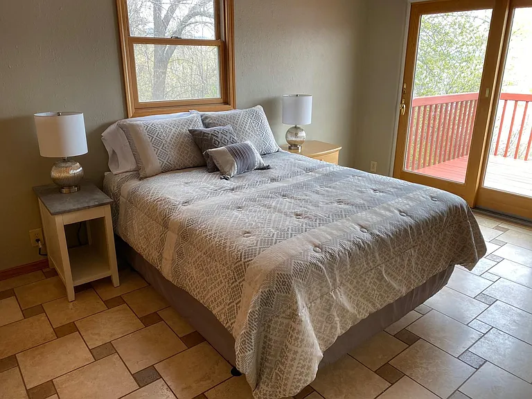540 Shoreline Dr — Photo 8
