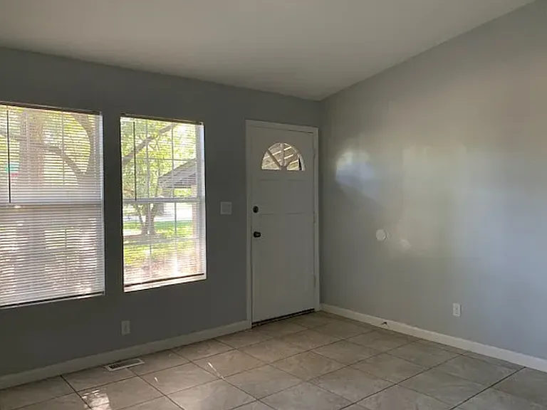 3009 Hillsboro Rd SW — Photo 4