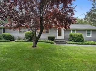 41 S Hoop Pole Rd, Guilford, CT 06437