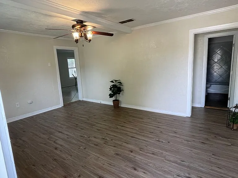 4001 S Hughes St — Photo 4