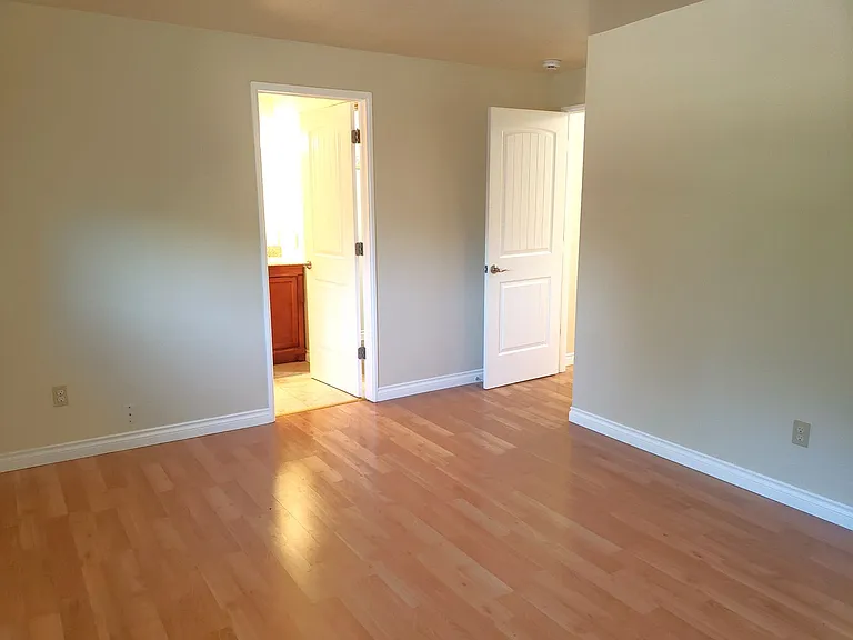 212 NE 175th Ave — Photo 15