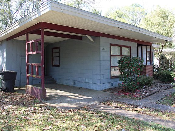 3rd image of 1811 Jackson Bluff Rd