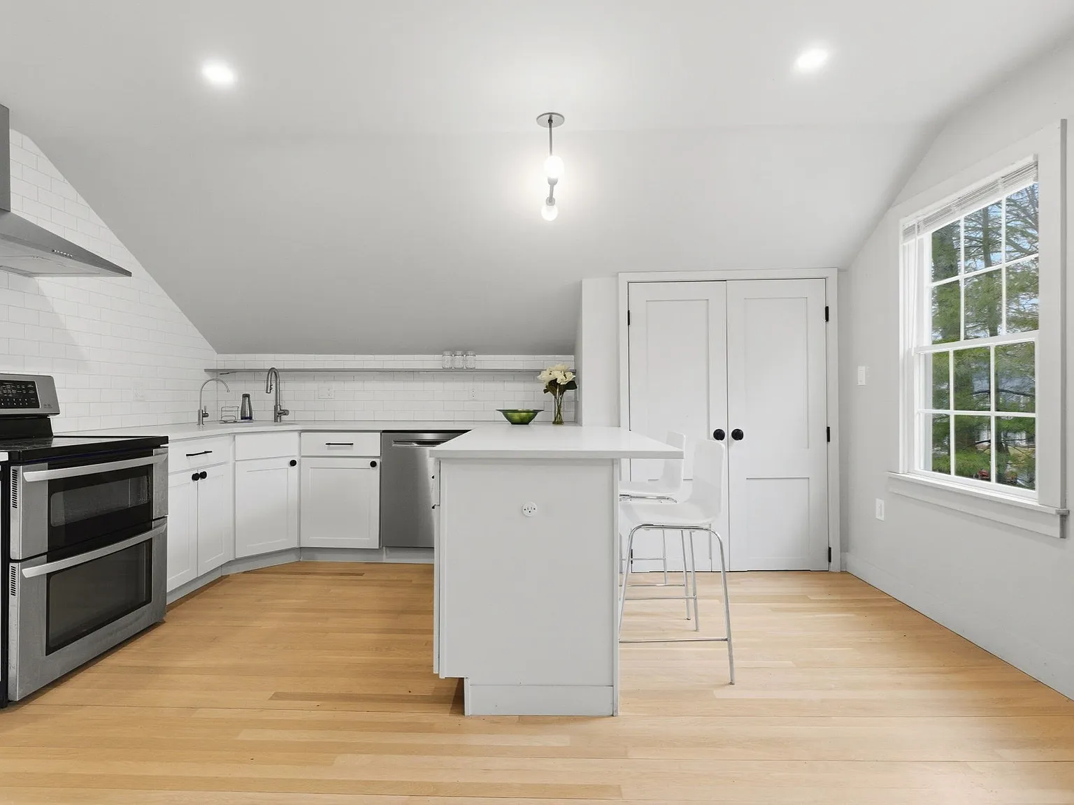 1 bed, 1.0 bath, 685 sqft, $2,500 — Photo 3