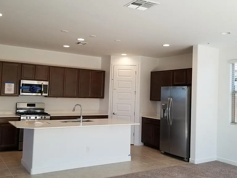 1329 E Glass Ln — Photo 6