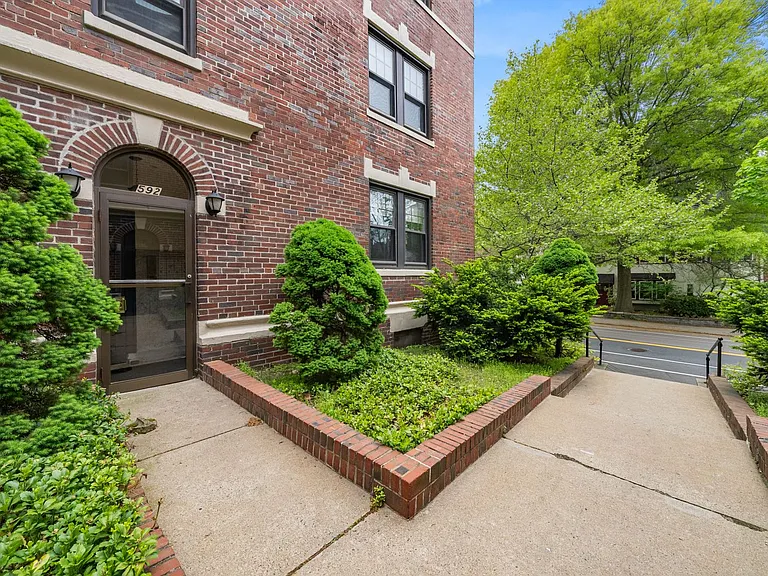 592 Washington St #5 — Photo 13