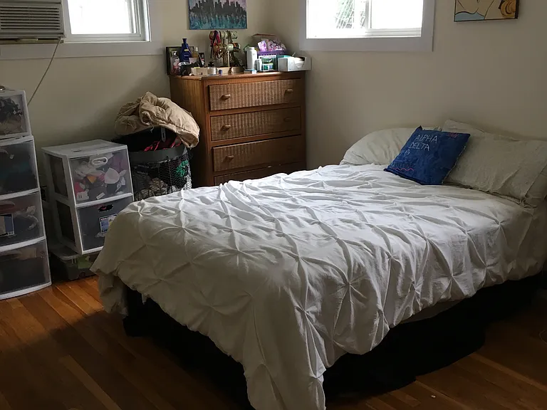 148 Crescent St #B — Photo 3