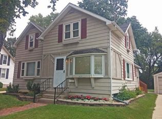 429 S Worthington St, Oconomowoc, WI 53066
