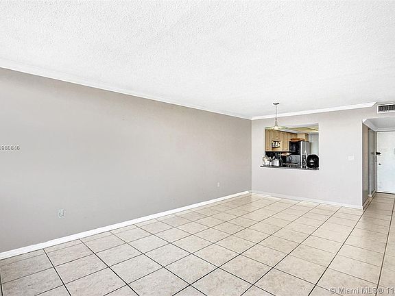 5th image of 1301 Miami Gardens Dr APT 622W