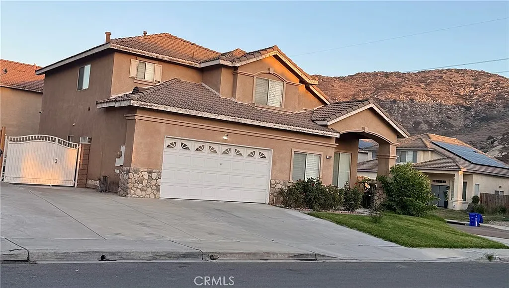 4 bed, 2093 sqft, $3,600 — Photo 1