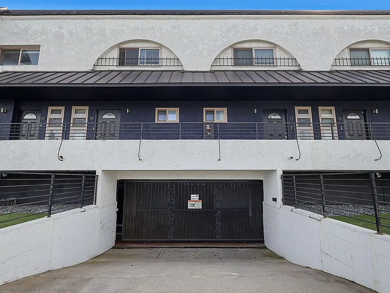 2106 Manhattan Beach Blvd — Photo 6