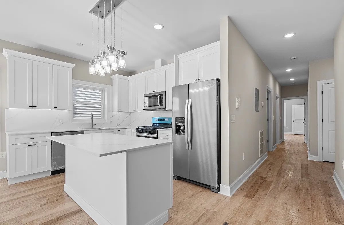 Building Photo - 503 Delavan Ave W #2