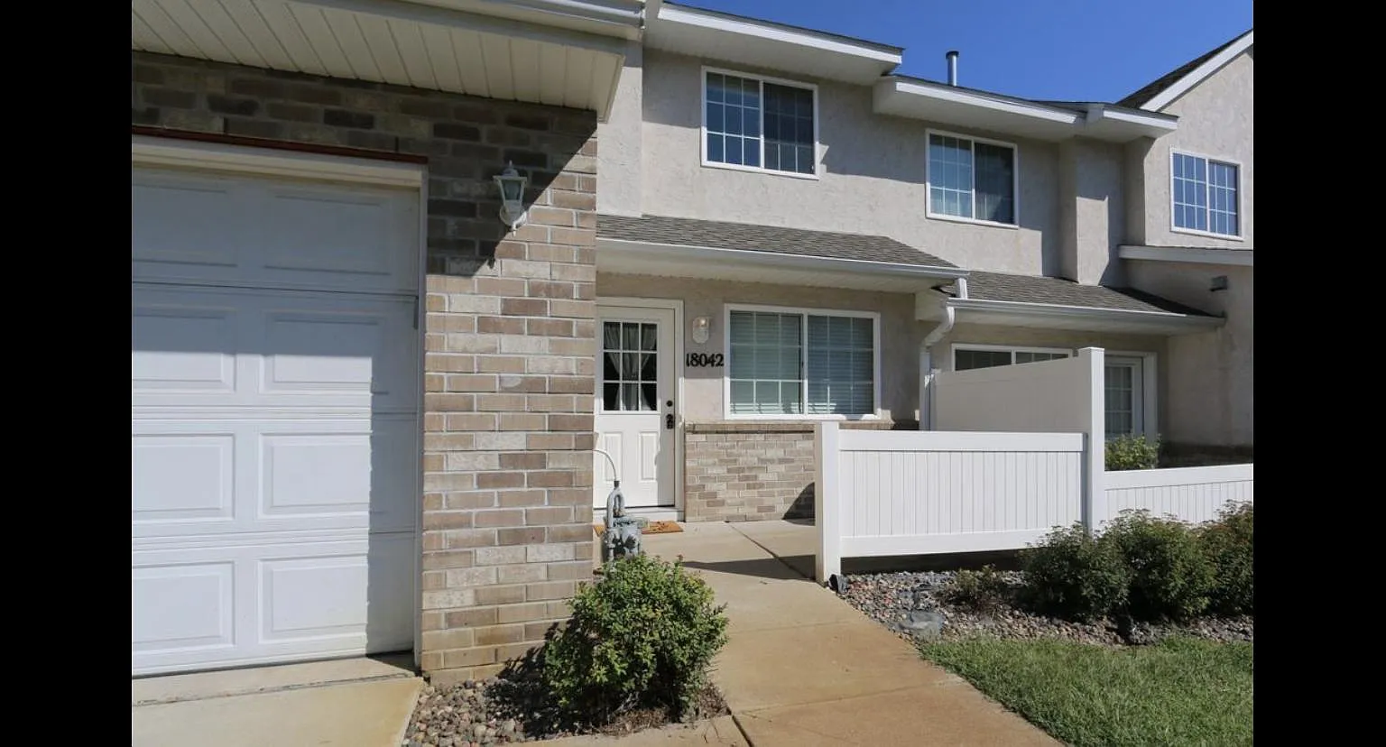 3 bed, 1441 sqft, $1,975 — Photo 2