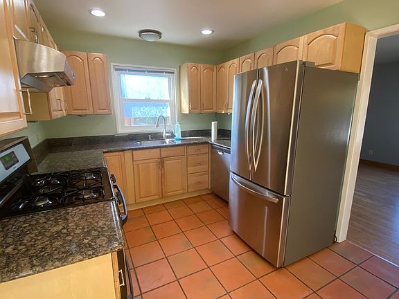 4th image of 599 Sunnyslope Ave
