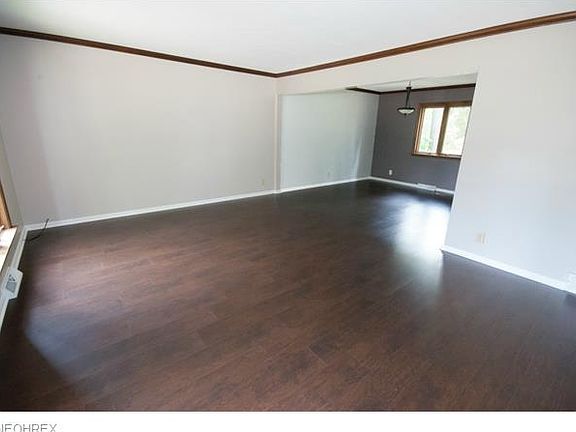 3rd image of 16021 Squirrel Hollow Ln