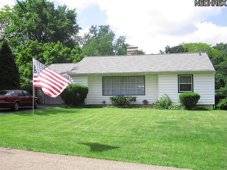 1st image of 832 Thorne Ave