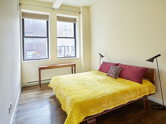 4th image of 11 E 36th St