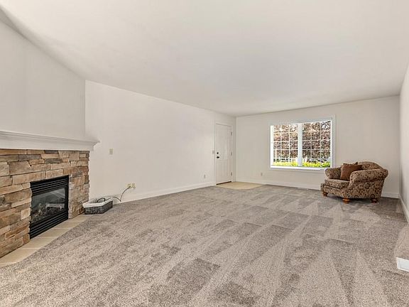 5th image of 815 Avenue E