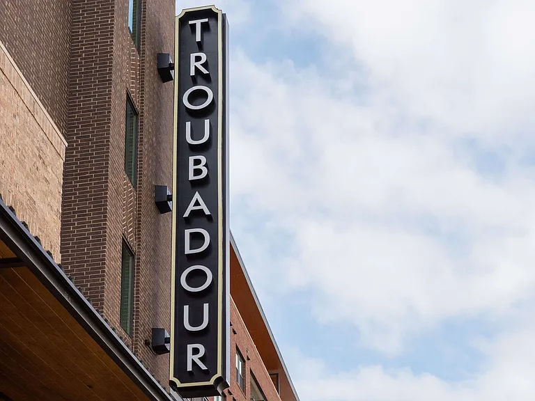 Troubadour Apartments — Photo 94