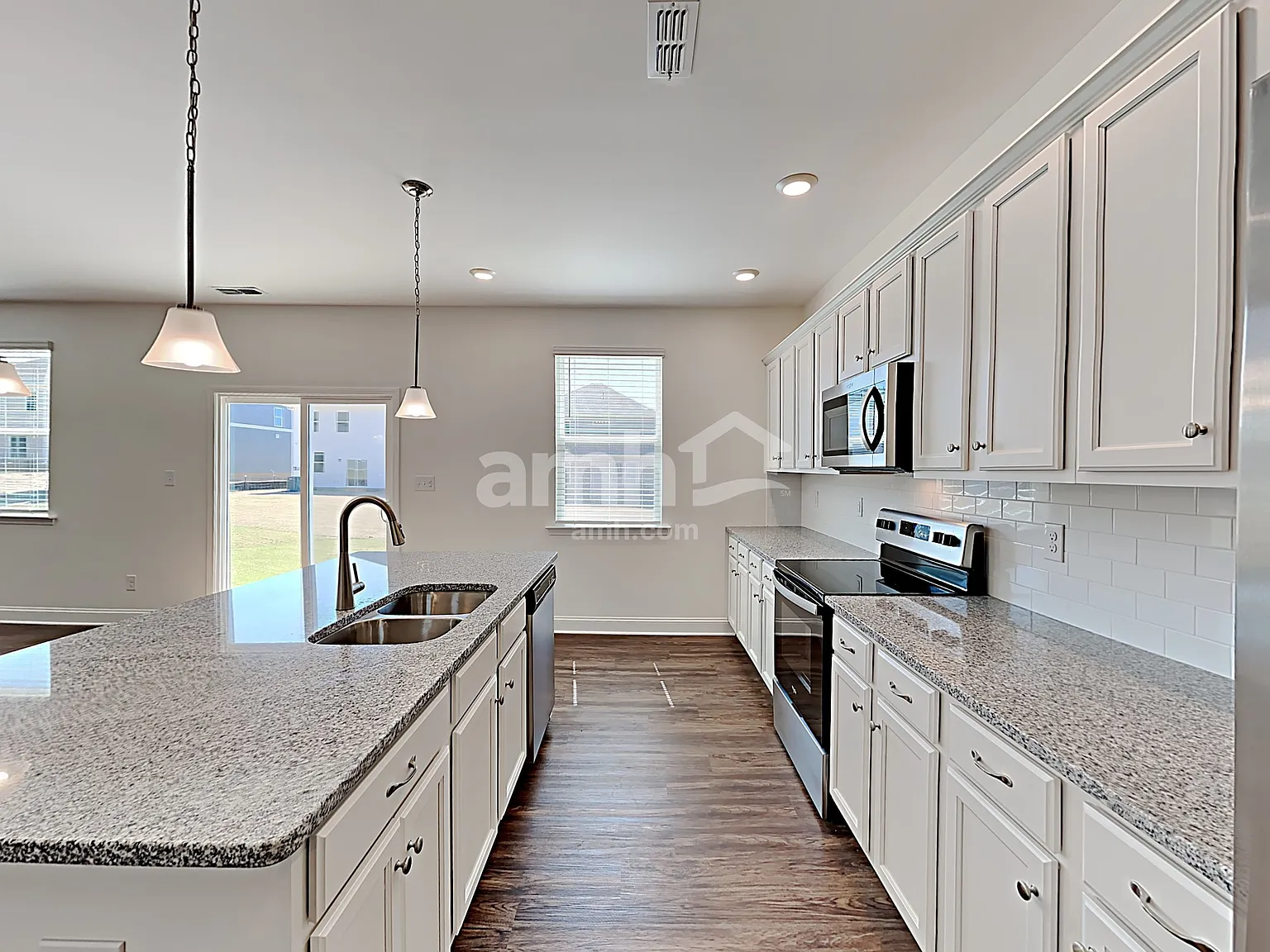 5 bed, 3.0 bath, 2309 sqft, $2,720 — Photo 3