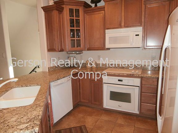 3rd image of 2107 E Huntington Dr