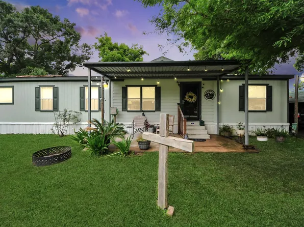 204 Edith St, Highlands, TX 77562