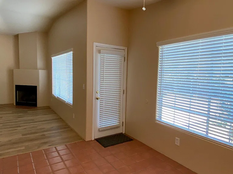 3041 E Loretta Dr — Photo 44