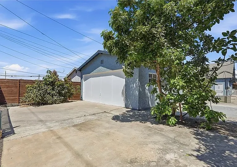 1 bed, 400 sqft, $1,800 — Photo 2
