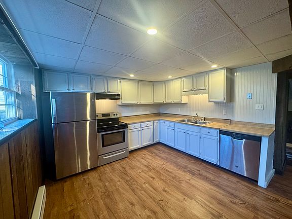 3rd image of 466 Moravian St #B
