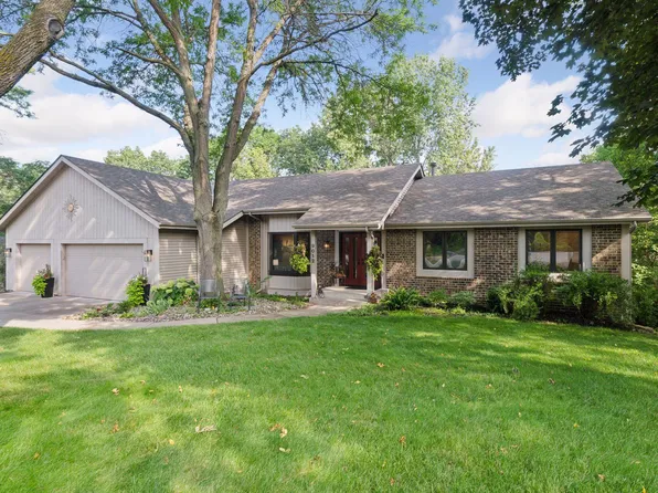 9012 Hyland Creek Rd, Bloomington, MN 55437