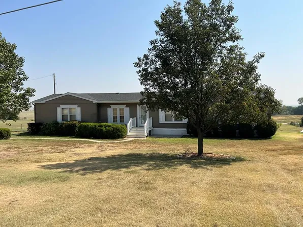 634 Cheyenne View Dr, Great Bend, KS 67530