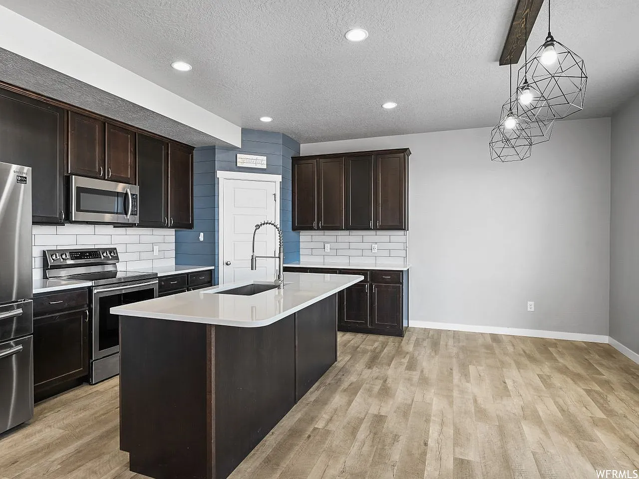 3 bed, 2.5 bath, 2237 sqft, $2,400 — Photo 2