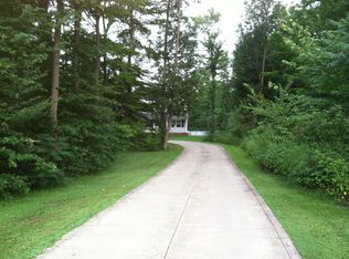 18765 Auburn Rd, Chagrin Falls, OH 44023