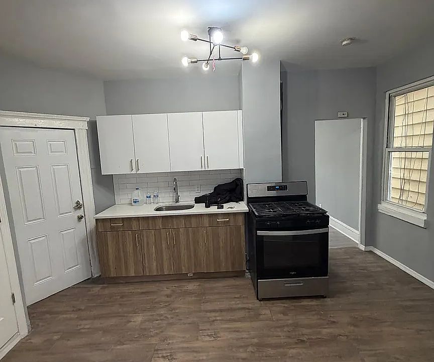 1st image of 916 Olive St #5C