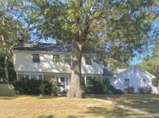 27 Whitmore Ln, Coram, NY 11727