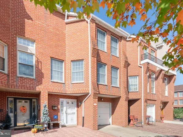 3226 Chaucer St, Philadelphia, PA 19145