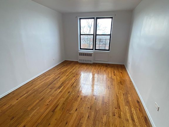 5th image of 3255 Randall Ave APT 5