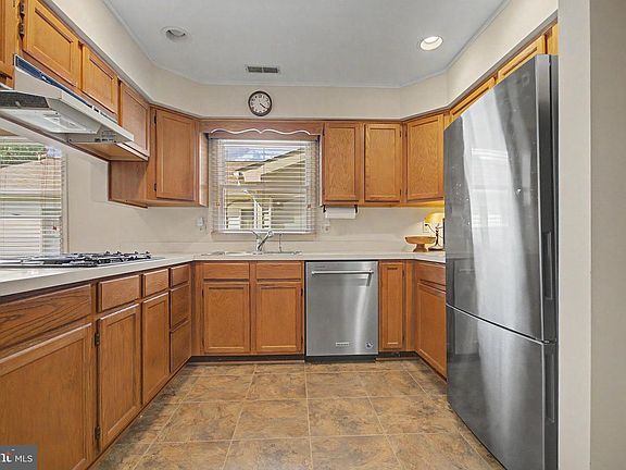 4th image of 847 Rudder Way