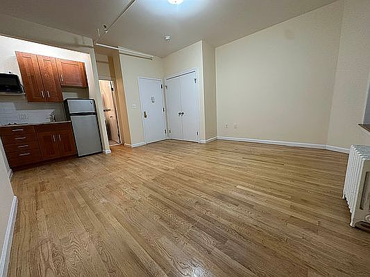 4th image of 419 W 141st St #4