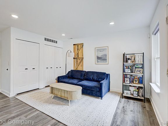 3rd image of 291 E Palmer St #12