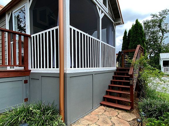 2nd image of 40 Drifting Brook Ln
