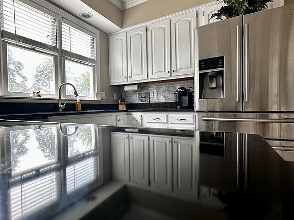 5th image of 100 Cheek Dr