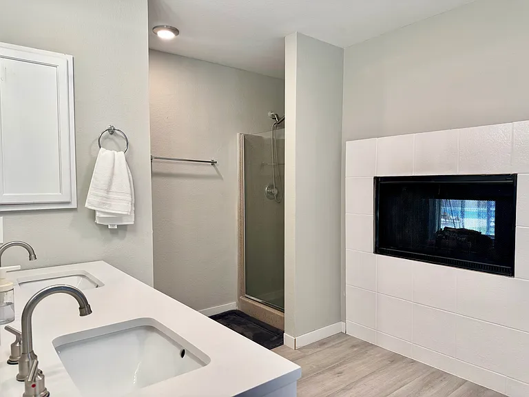 7300 Livingston Dr — Photo 43