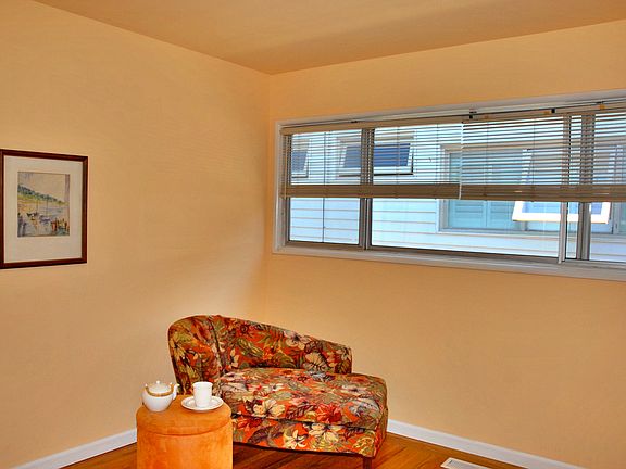 3rd image of 2921 Crestmoor Dr