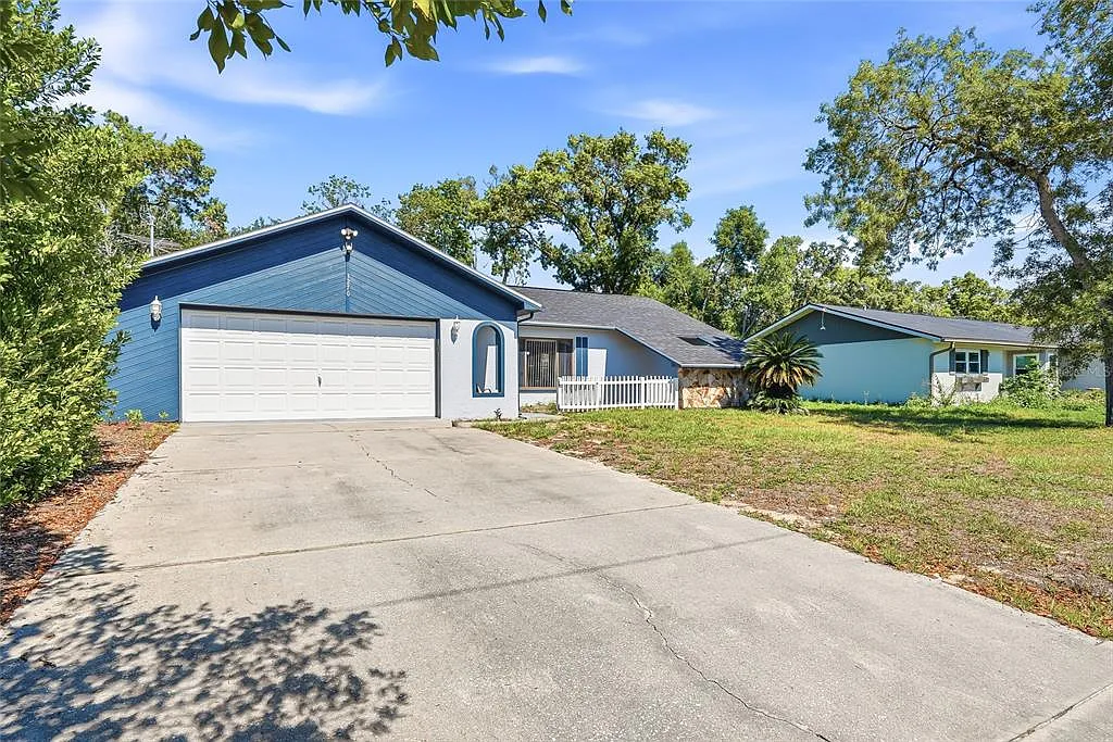 3 bed, 2.0 bath, 1296 sqft, $1,900 — Photo 4